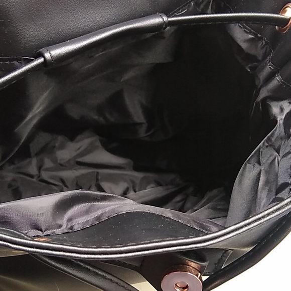 🔴 NWT Black Vinyl Backpack W/Rose Gold Tone - Picture 5 of 8
